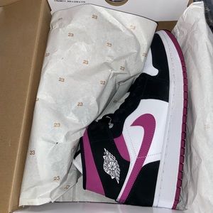 WMNS AIR JORDAN 1 MID